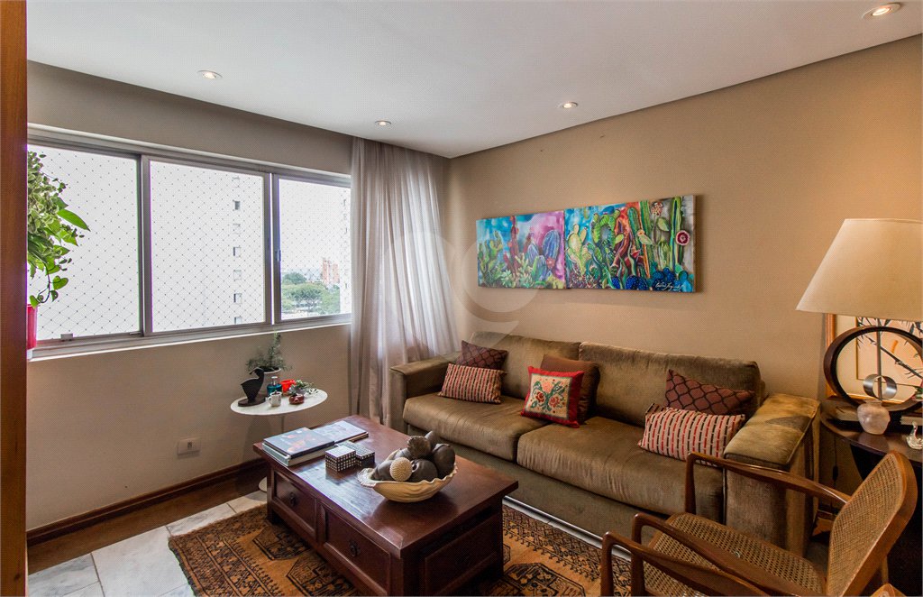 Apartamento à venda com 3 quartos, sendo 1 suíte, em Santo Amaro, São Paulo, SP