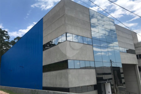Galpão industrial com renda à venda em Cotia