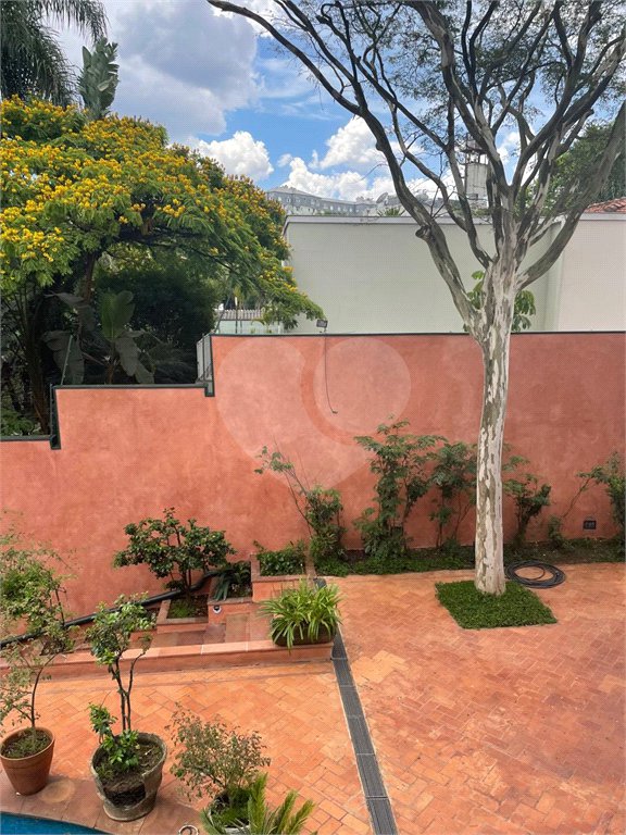 Casa à venda ou para alugar com 4 quartos, sendo 3 suítes, em Jardim Leonor, São Paulo, SP
