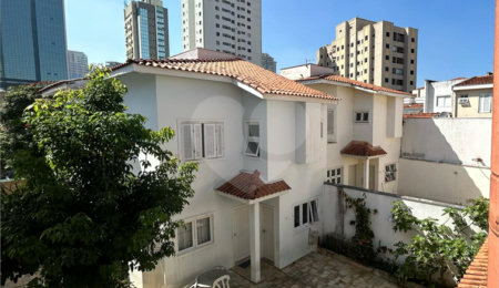 Sobrado à venda com 4 quartos, sendo 2 suítes,  em Cidade Mãe do Céu, São Paulo, SP