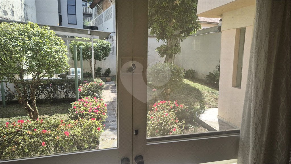 Casa à venda com 4 quartos, sendo 3 suítes,  no condomínio Chácara das Rosas, São Paulo - SP