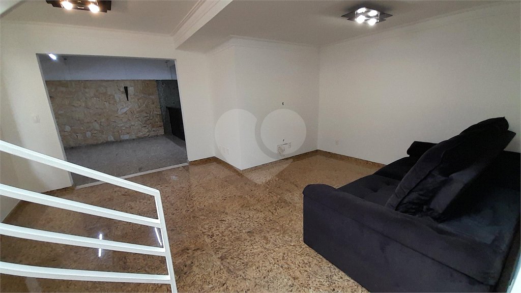 Casa à venda com 3 quartos, sendo 1 suíte, no condomínio Residencial Jardins, São Bernardo do Campo - SP