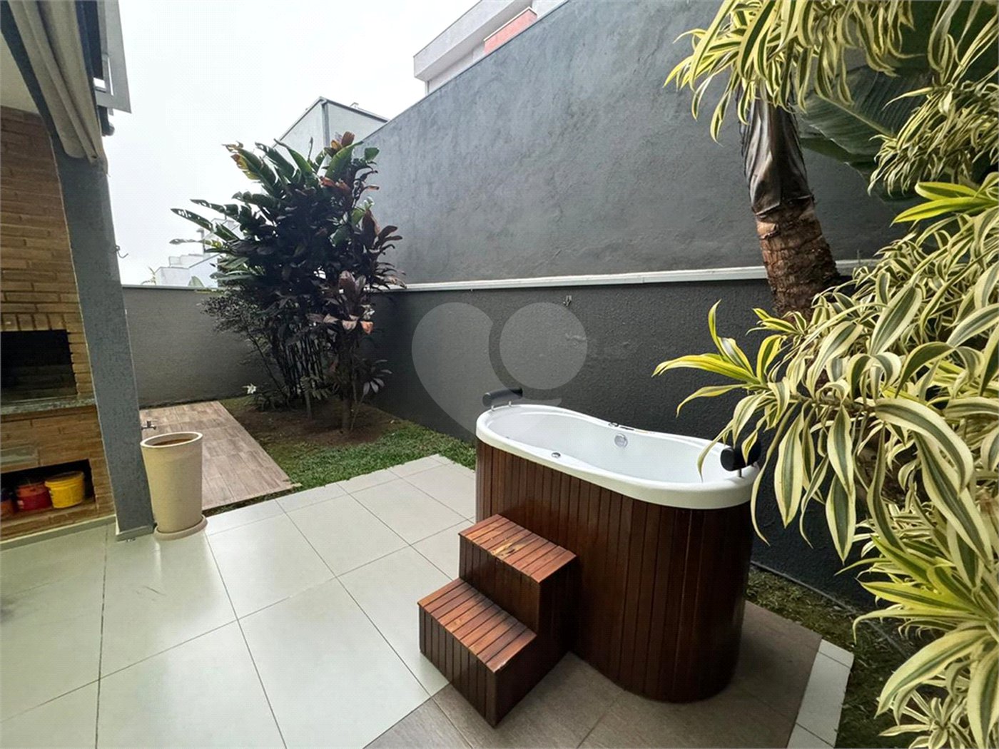 Casa à venda com 3 suítes no condomínio Brisa 1, Mogi das Cruzes - SP