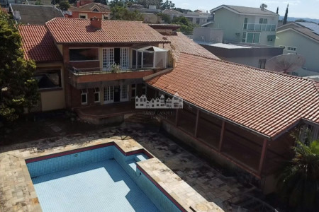 Casa à venda com 4 suítes em Vila Petrópolis, Atibaia, SP