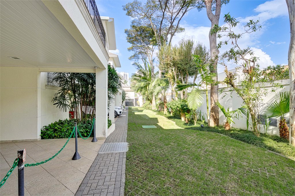 Casa à venda com 4 suítes no condomínio Solar Andaluz, São Paulo - SP