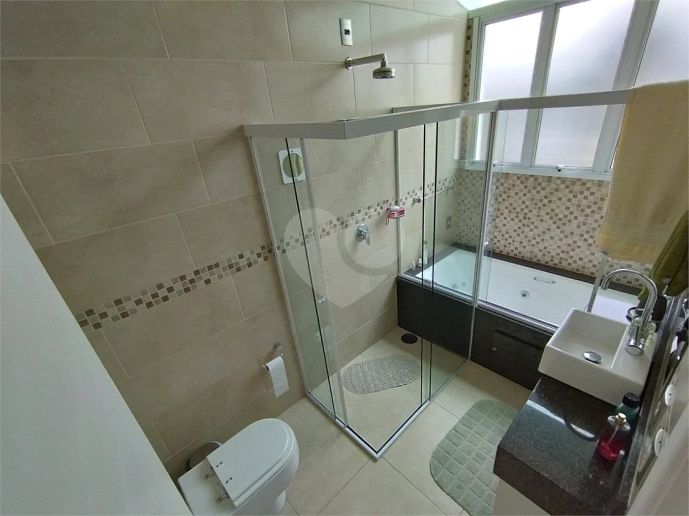 Casa à venda com 5 quartos, sendo 3 suítes, no condomínio Ibiaram 1, Itupeva - SP