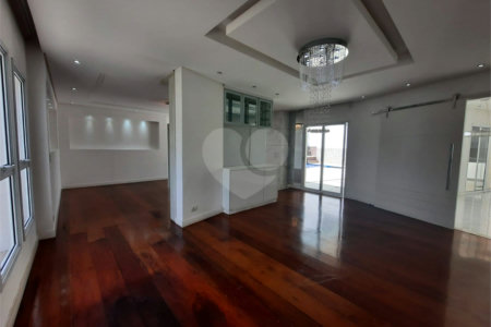 Sobrado à venda com 3 quartos, sendo 1 suíte, em City Campo Grande, São Paulo, SP