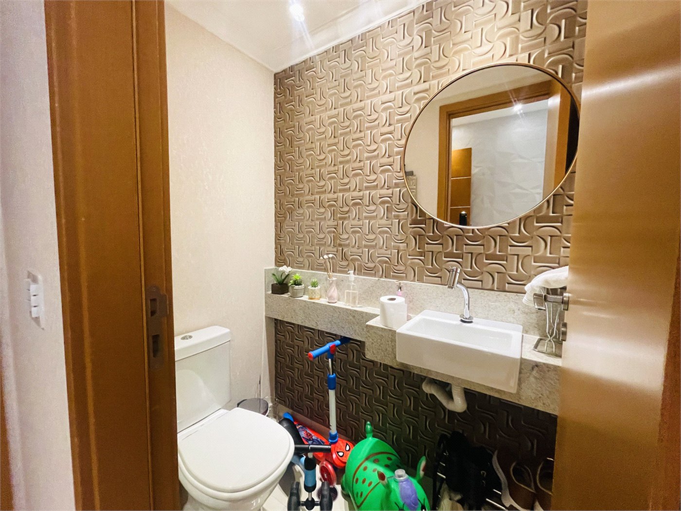 Apartamento à venda com 2 suítes em Vila Scarpelli, Santo André, SP