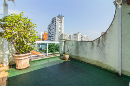 Casa à venda com 3 quartos, sendo 2 suítes,  no condomínio Sagres, São Paulo - SP