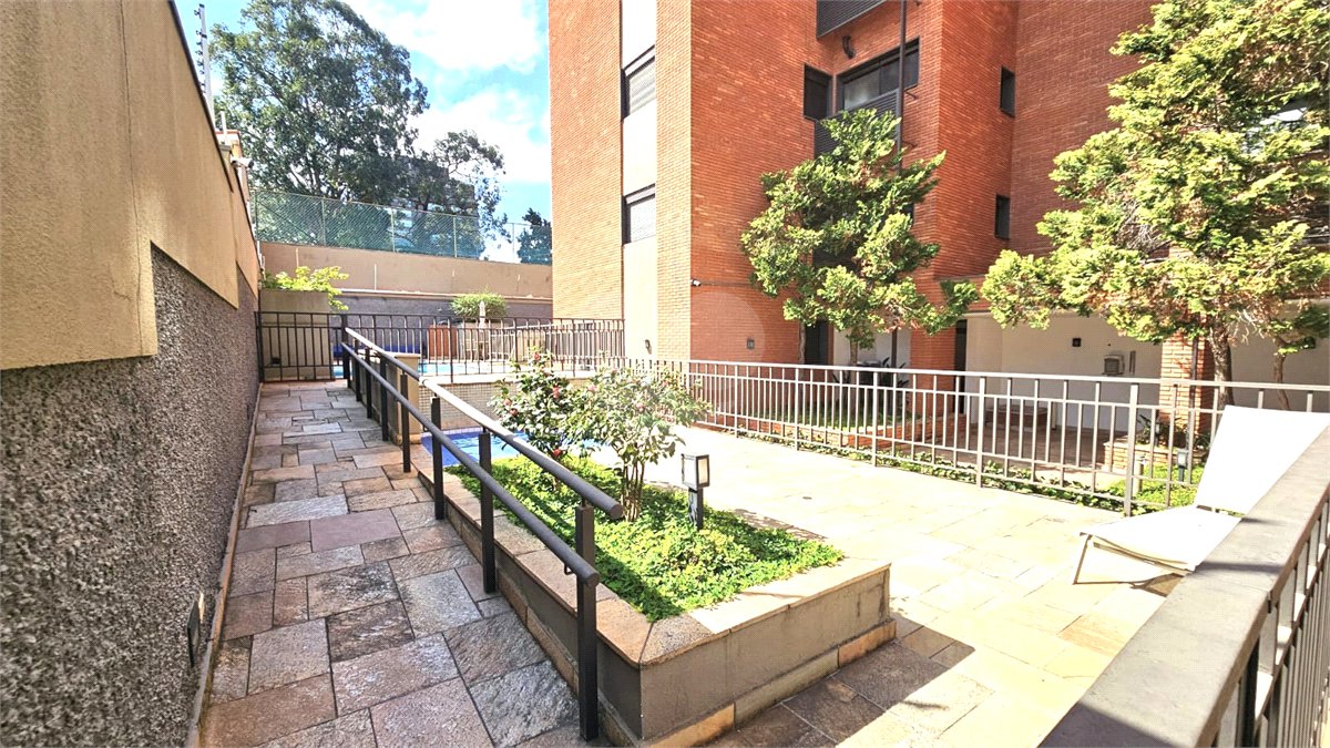 Apartamento para alugar com 3 quartos, sendo 1 suíte, em Alto da Boa Vista, São Paulo, SP