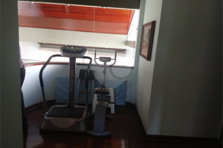 Sobrado à venda com 4 quartos, sendo 1 suíte,  em Parque dos Príncipes, São Paulo, SP