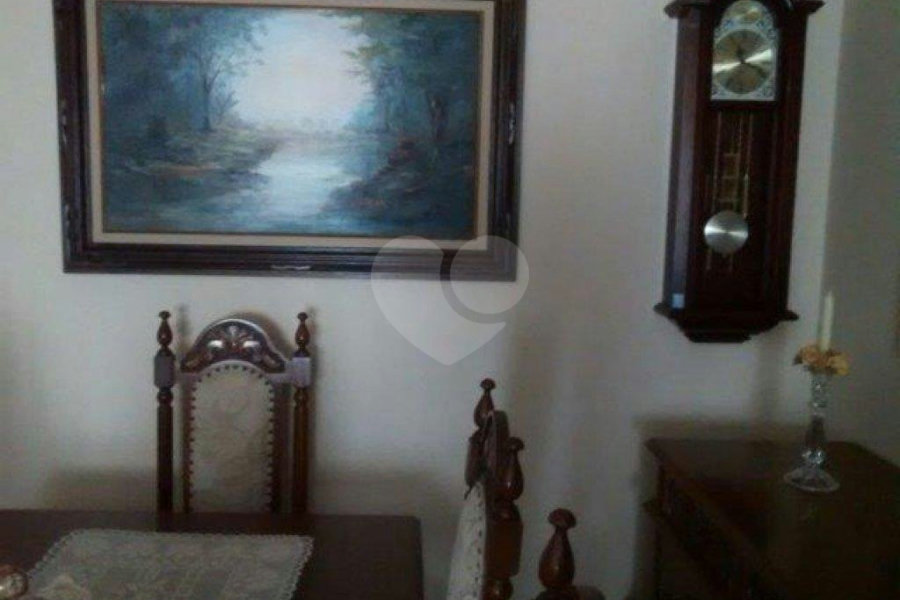 Apartamento à venda com 2 quartos, sendo 1 suíte, em Vila Tupi, Praia Grande, SP