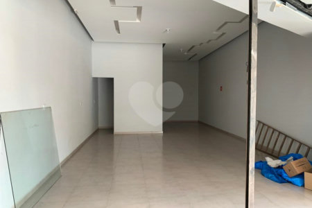 Salão Comercial 150m² na Lucas Nogueira Garcez - Atibaia - SP