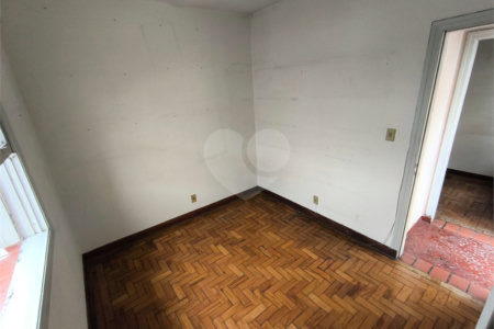 Sobrado à venda com 5 quartos, sendo 1 suíte, em Jardim Trussardi, São Paulo, SP