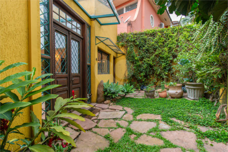 Casa à venda com 3 quartos, sendo 1 suíte,  no condomínio Jardim Hipico, São Paulo - SP