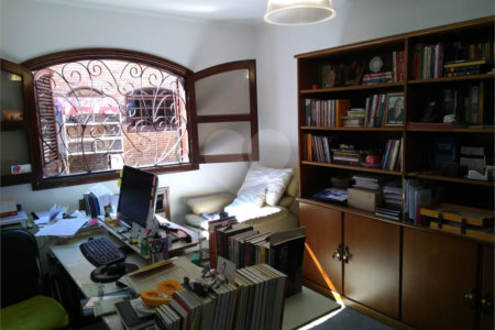 Casa à venda com 6 quartos, sendo 2 suítes,  em Jardim Leocádia, Sorocaba, SP