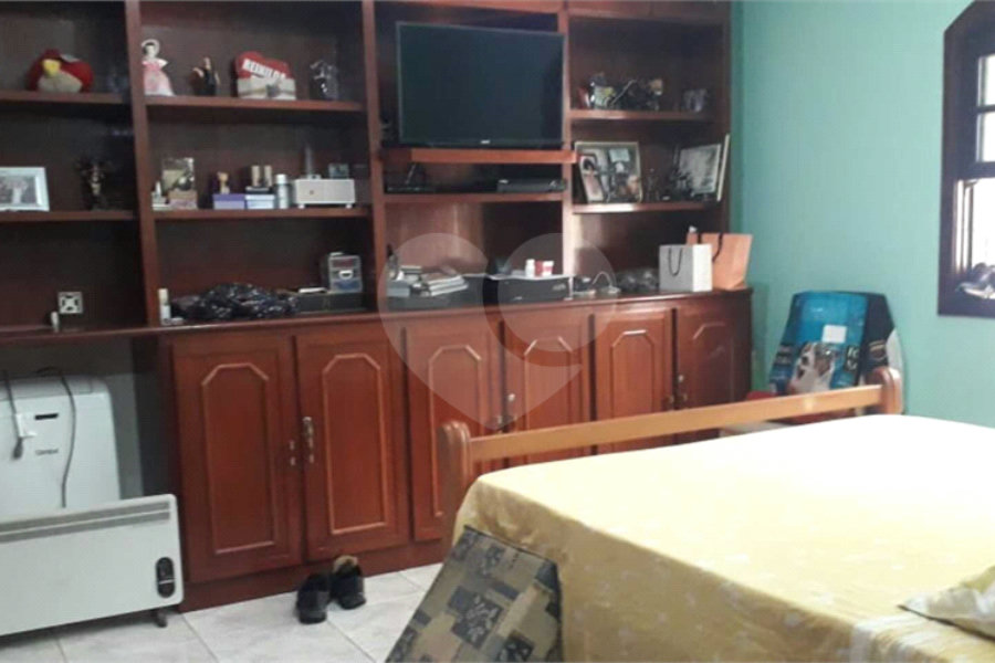 Casa à venda com 4 quartos, sendo 2 suítes, no condomínio Gleba II, Mairiporã - SP