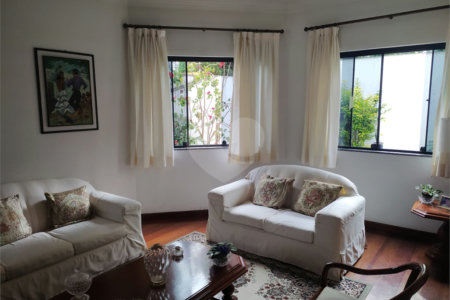 Sobrado à venda com 4 quartos, sendo 2 suítes, em Jardim Prudência, São Paulo, SP