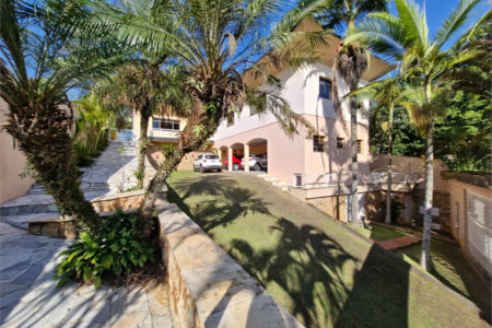Casa à venda com 4 suítes no condomínio Villa Viana II, Cotia - SP