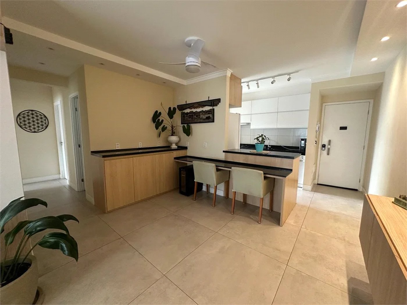 Apartamento à venda com 3 quartos, sendo 1 suíte,  em Vila Andrade, São Paulo, SP