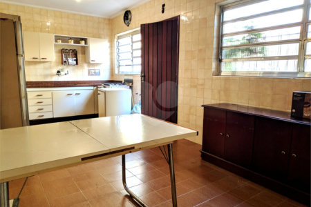 Sobrado à venda com 5 quartos, sendo 1 suíte,  em Vila Nova Conceição, São Paulo, SP