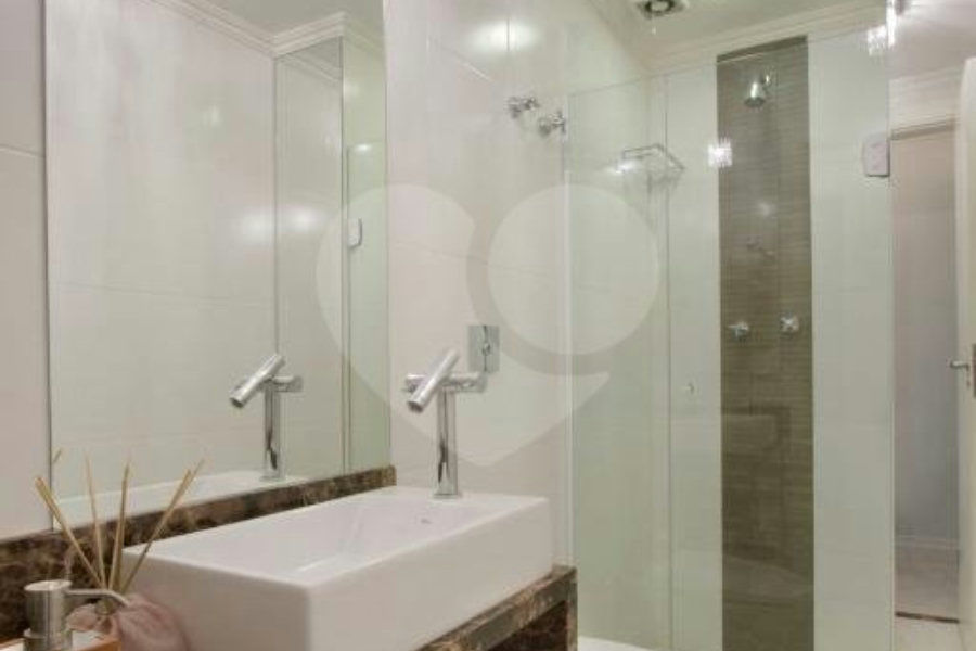 Apartamento à venda com 2 quartos, sendo 1 suíte, em Vila Olímpia, São Paulo, SP