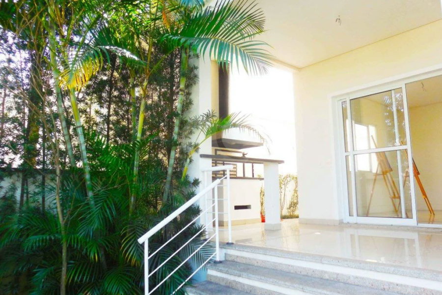 Casa à venda com 4 quartos, sendo 2 suítes, no condomínio Bristol Village, São Paulo - SP