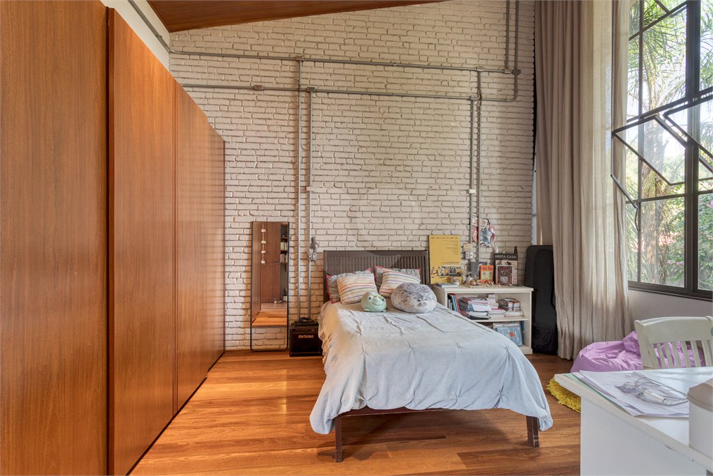 Sobrado à venda com 5 quartos, sendo 4 suítes, em Alto da Boa Vista, São Paulo, SP