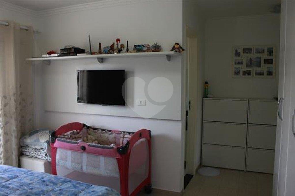 Sobrado à venda com 3 suítes em Vila Nivi, São Paulo, SP