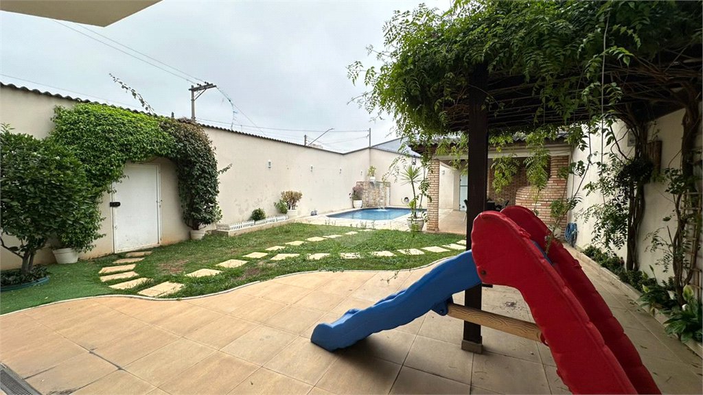 Casa à venda com 4 quartos, sendo 3 suítes, em Vila Galvão, Guarulhos, SP
