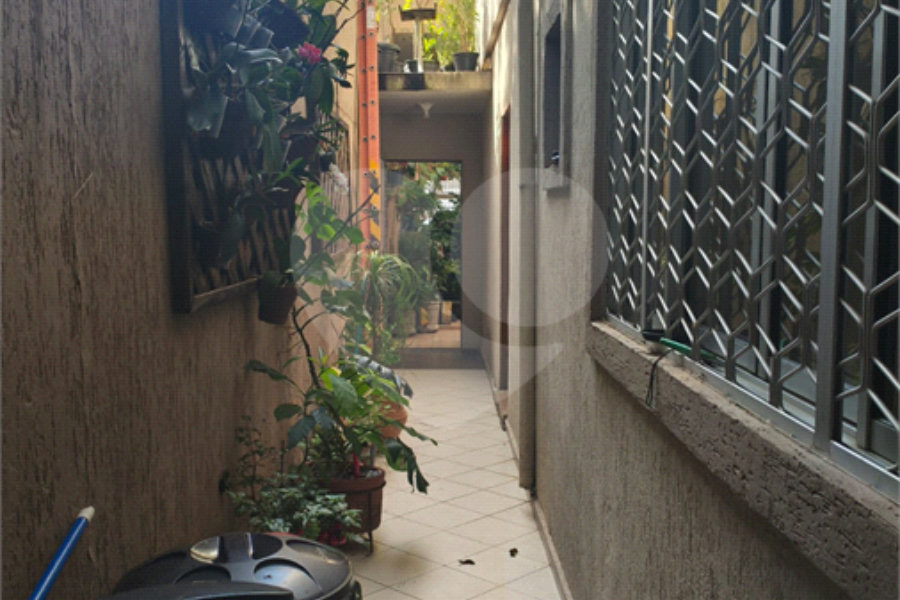 Sobrado à venda com 8 quartos, sendo 2 suítes, em Parada Inglesa, São Paulo, SP