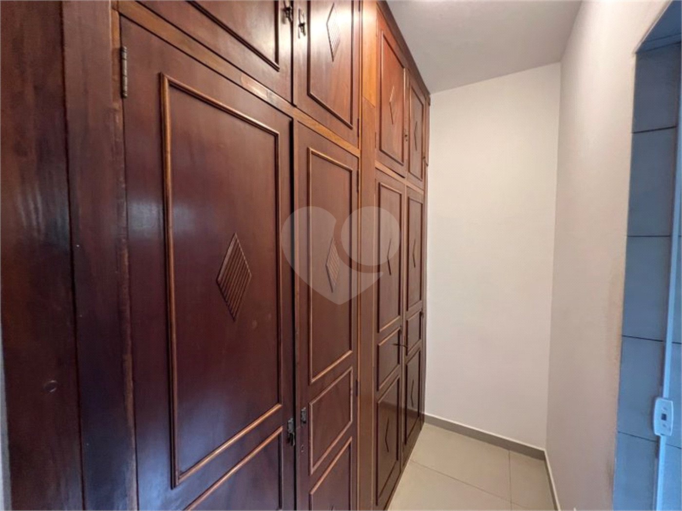 Casa à venda ou para alugar com 4 quartos, sendo 3 suítes, no condomínio Estância Marambaia, Vinhedo - SP