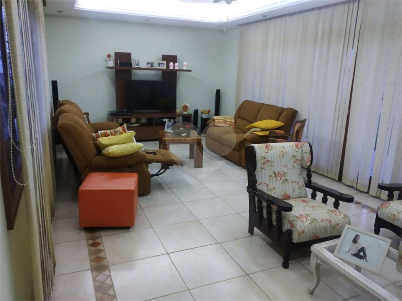 Casa à venda com 4 quartos, sendo 2 suítes,  no condomínio Acmti - Colinas do Mosteiro, Terras de Itaici e Recanto dos Pássaros, Indaiatuba - SP