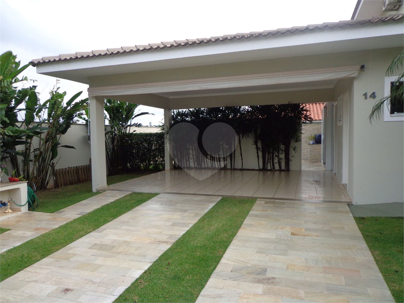 Casa à venda com 3 suítes no condomínio Terras de São Francisco, Vinhedo - SP