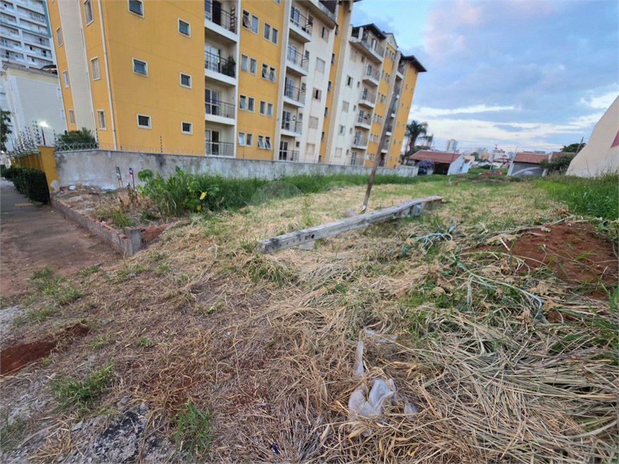 Terreno no Jd. Gibertoni, próximo ao SESC e ao Shopping