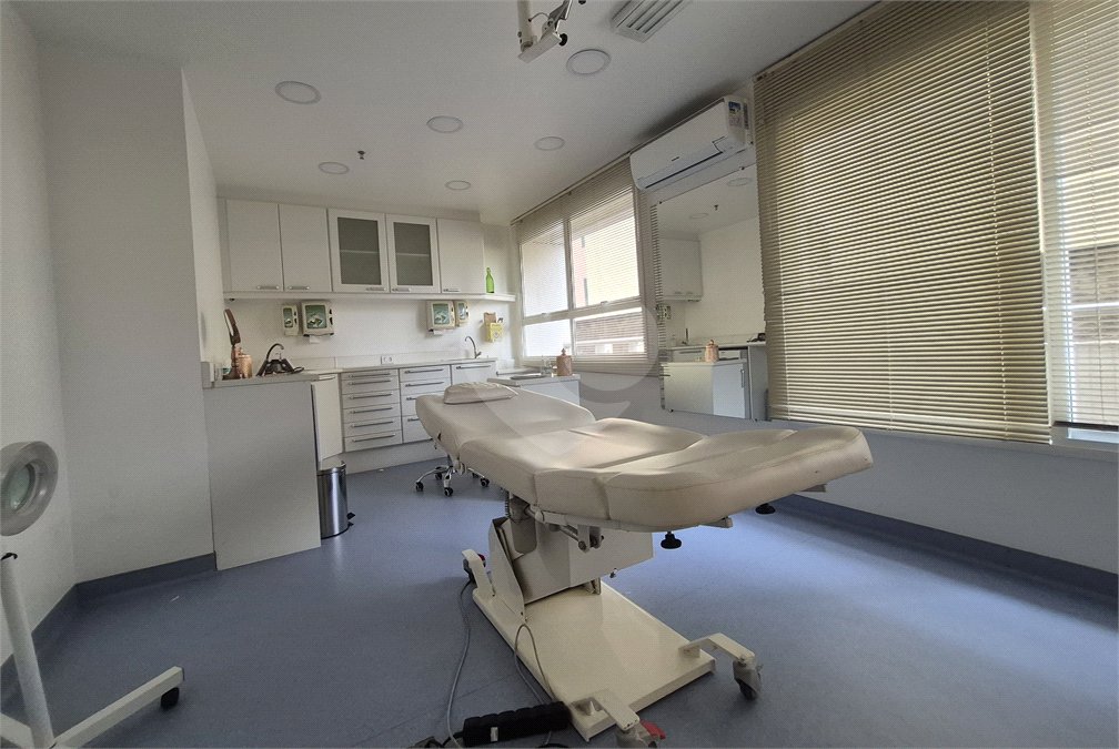 Sala comercial para venda ou locação na Brig.ís Antônio entre Paulista e Parque do Ibirapuera, 70 m², duas vagas de garagem