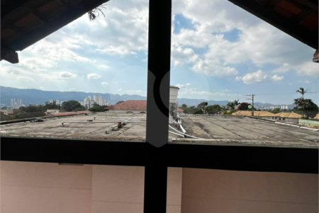 Sobrado à venda com 6 quartos, sendo 4 suítes,  em Vila Oliveira, Mogi das Cruzes, SP
