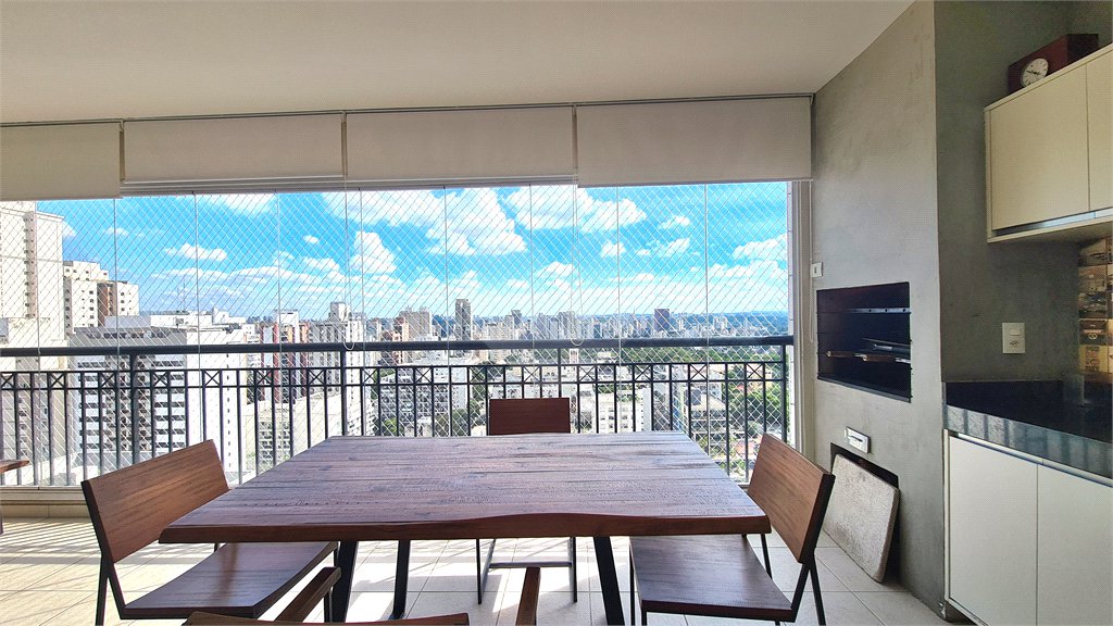Apartamento à venda ou para alugar com 3 quartos, sendo 2 suítes, em Pinheiros, São Paulo, SP