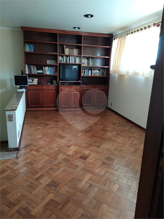 Casa à venda com 4 quartos, sendo 2 suítes, em Jardim das Vertentes, São Paulo, SP