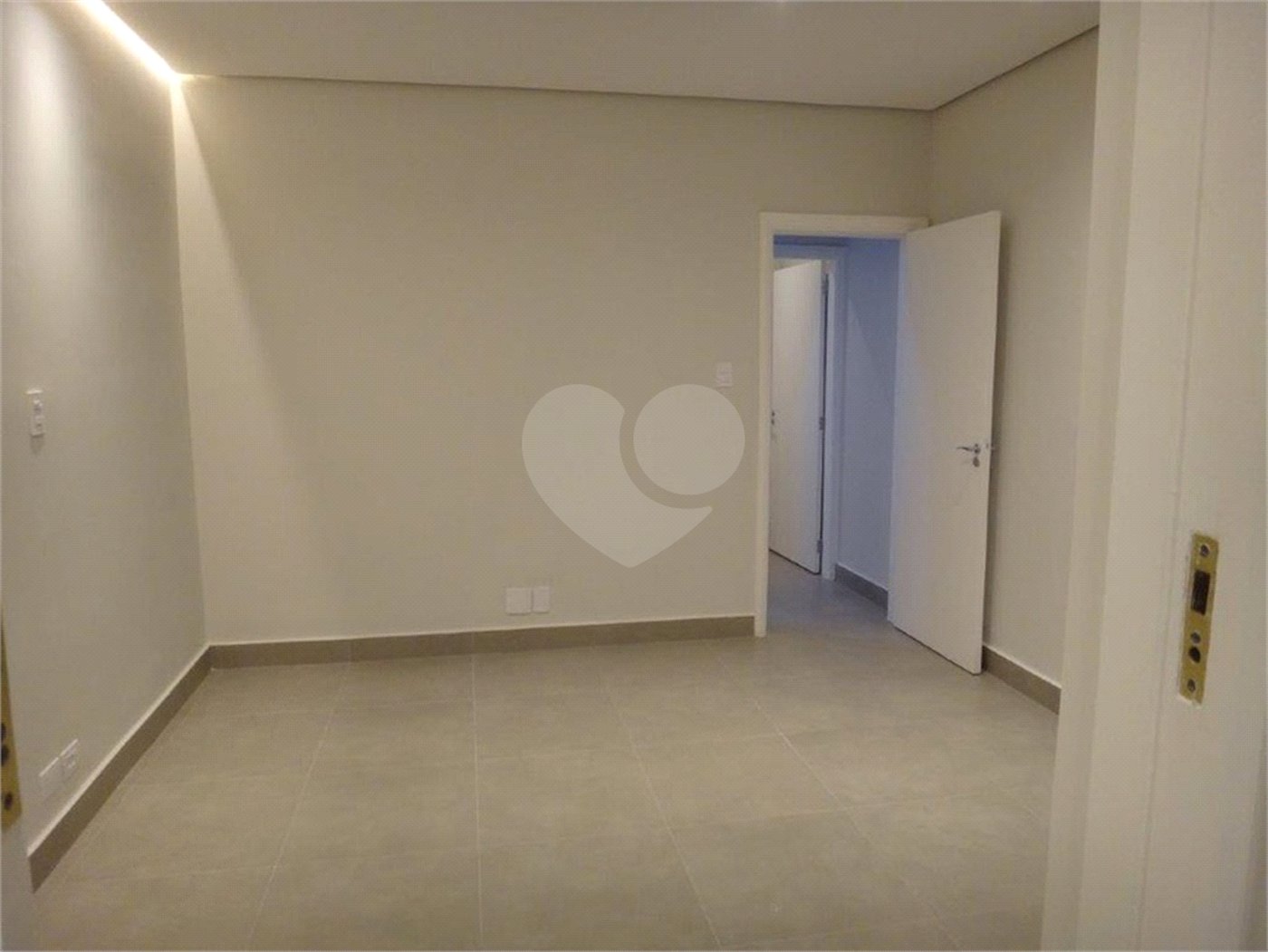 Casa à venda com 3 quartos, sendo 2 suítes,  em Mirandópolis, São Paulo, SP