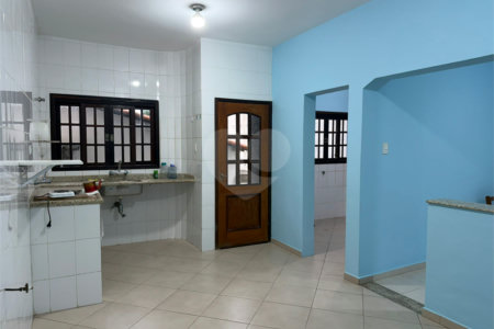 Casa à venda com 3 quartos, sendo 1 suíte, em Chácara Primavera, Suzano, SP