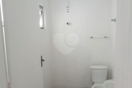 Casa de 1 dormitório com quintal e jardim na Vila Ipojuca!