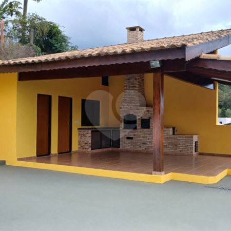 Casa em condomínio para alugar com 3 quartos, sendo 1 suíte, em Vila Petrópolis, Atibaia, SP