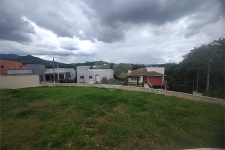 Casa à venda com 5 quartos, sendo 3 suítes, no condomínio Serra da Estrela, Atibaia - SP