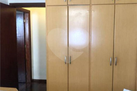 Casa à venda com 4 quartos, sendo 2 suítes,  no condomínio Altos da Serra 1, São José dos Campos - SP