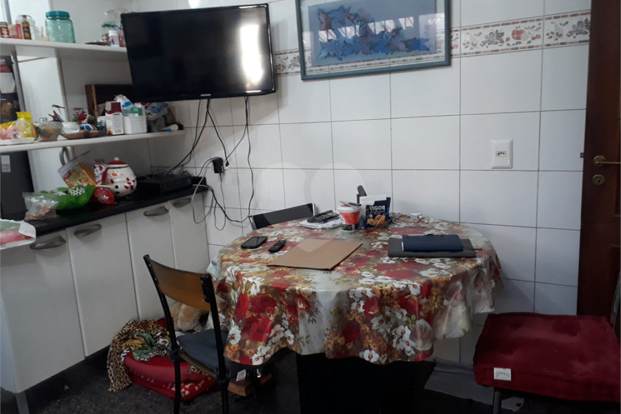 Sobrado à venda com 4 quartos, sendo 1 suíte, em Vila Constança, São Paulo, SP