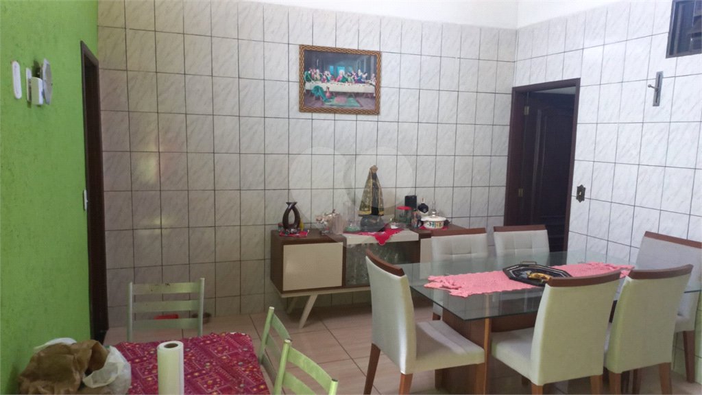 Casa à Venda no Jardim Hikare