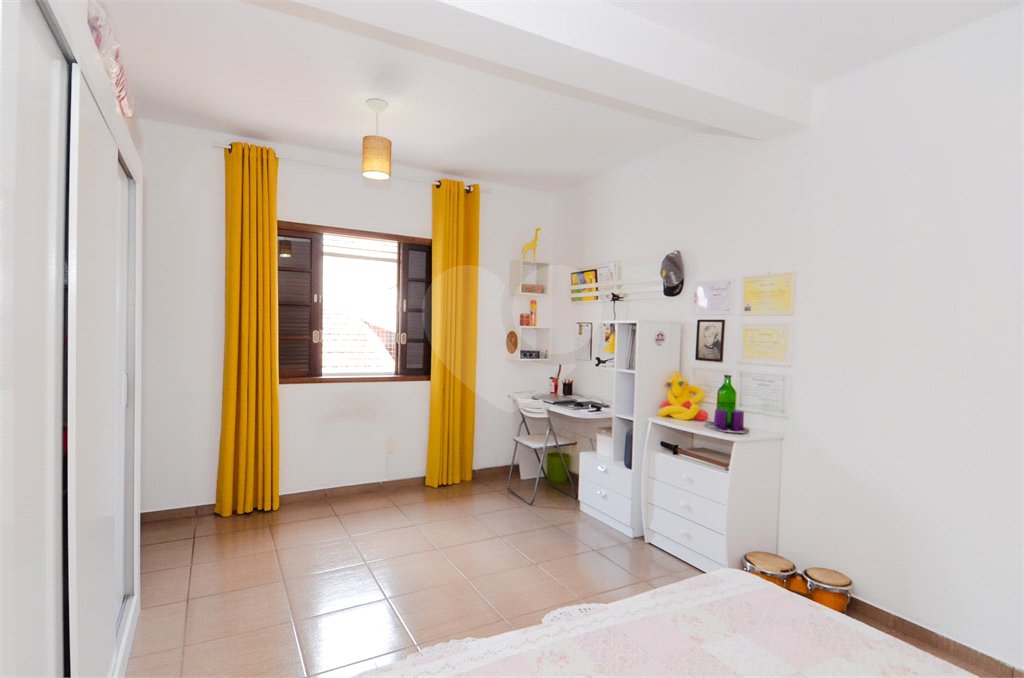 Casa à venda com 4 quartos, sendo 1 suíte, em Jardim Nova Taboão, Guarulhos, SP
