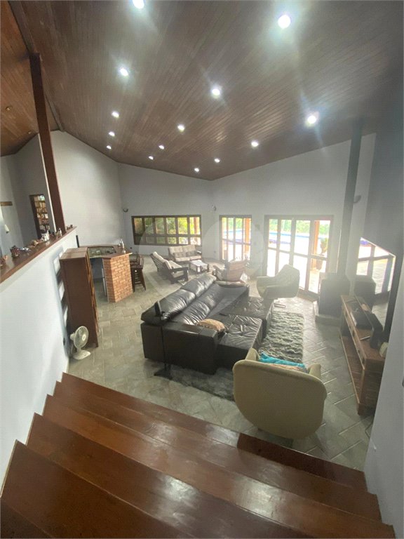 Casa à venda com 4 suítes no condomínio Vale da Santa Fé, Vinhedo - SP
