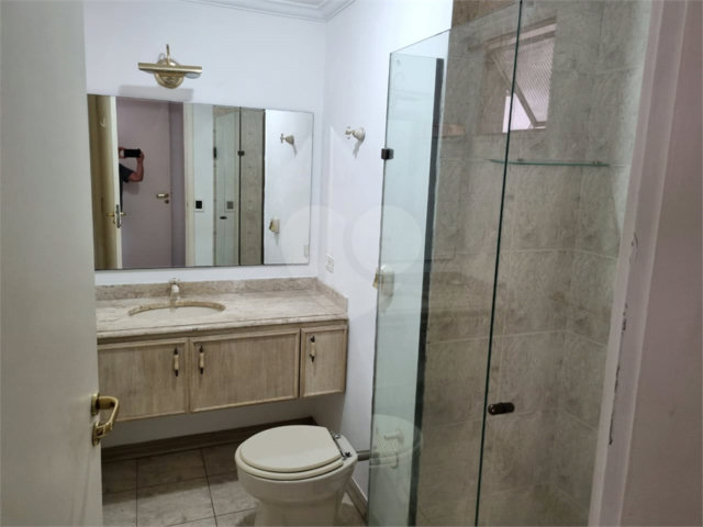 Apartamento à venda ou para alugar com 3 quartos, sendo 1 suíte,  em Moema, São Paulo, SP
